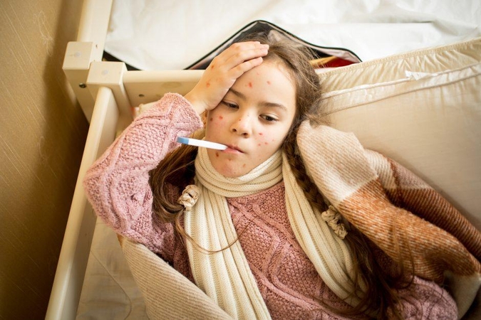 Medikai griebiasi už galvų: siaučia tymai, ligos židinys – Kaune