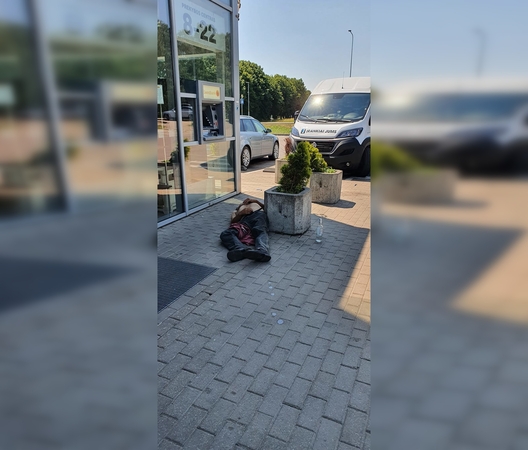 Klientus pykdo tokie vaizdai: „Iki“ atstovai dėl šio vyro nuolat kviečia policiją 