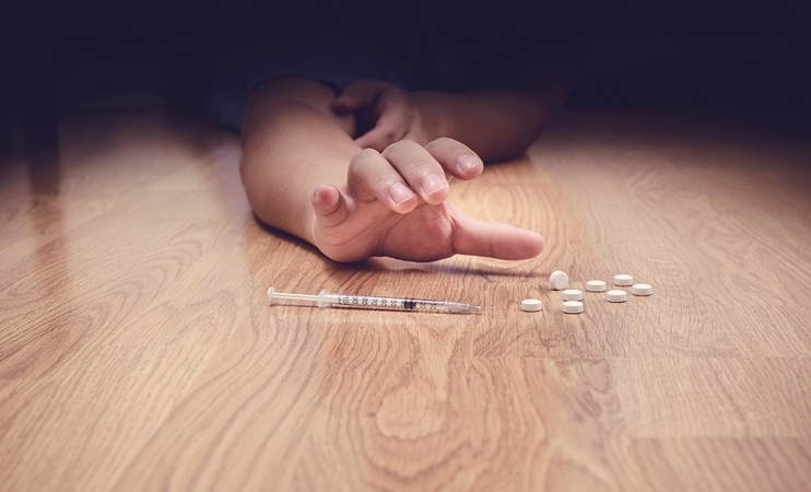 Nuteista į kalėjimą dideliais kiekiais narkotikus siuntusi moteris: slėpė juos drabužiuose