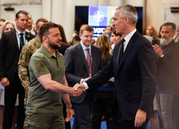 J. Stoltenbergas: naujojoje taryboje Ukraina ir NATO bendradarbiaus kaip lygios