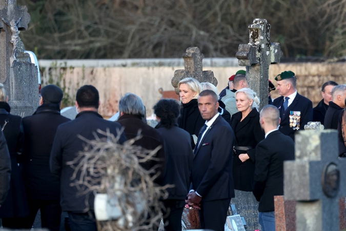 Per privačią ceremoniją palaidotas buvęs prancūzų kraštutinių dešiniųjų lyderis