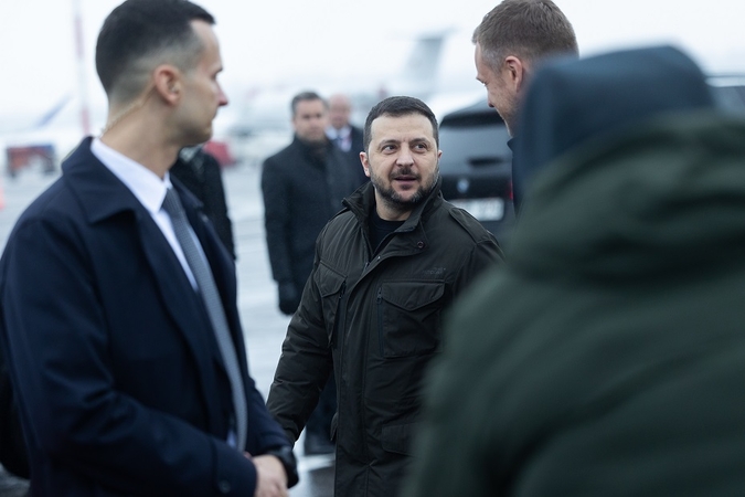 V. Zelenskis sako atvykęs į Lietuvą padėkoti už paramą, aptarti tolesnių ryšių