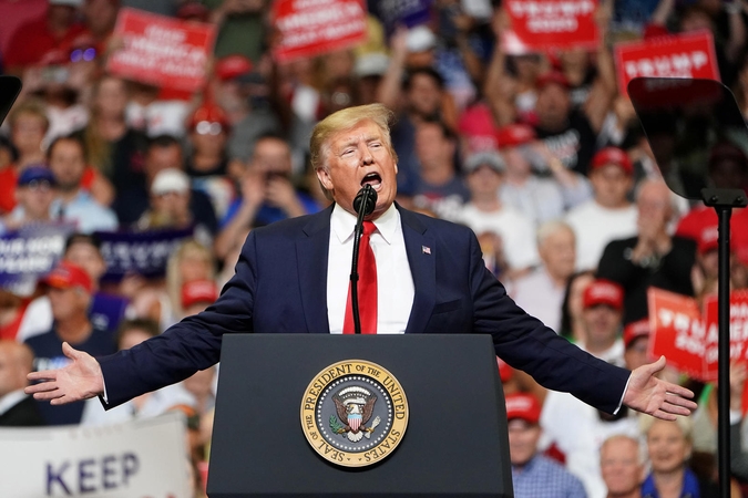 D. Trumpas oficialiai pradėjo JAV prezidento rinkimų kampaniją