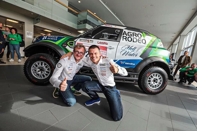V. Žala ir S. Jurgelėnas parodė naują Dakaro visureigį: kopas šturmuos su „Mini“
