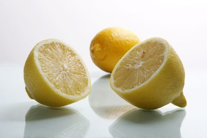 Mokslininkų tyrimas: vitaminas С ir „alkio dieta“ gali gydyti net agresyvų vėžį?