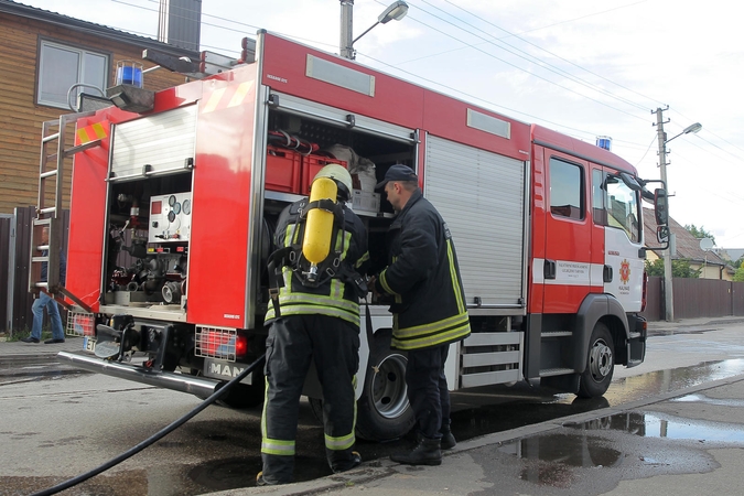 Klaipėdos rajone gelbėtojai vadavo vamzdyje įstrigusią mažametę mergaitę