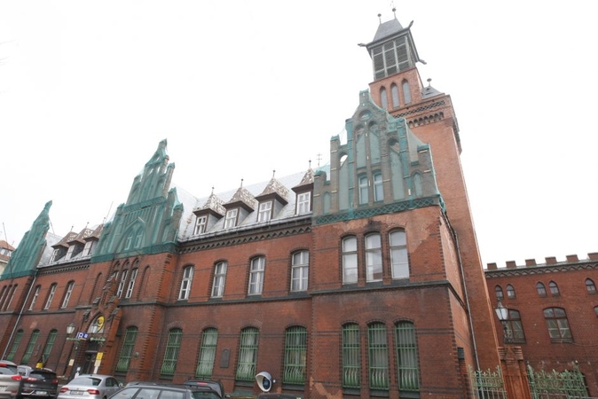 Senąjį paštą reikėtų parduoti