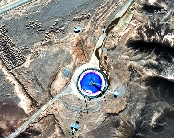 Irano kosminiame centre sudegė paleisti planuota raketa?