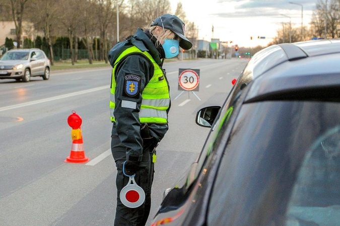 Vakare baigia galioti draudimas vykti į kitus miestus