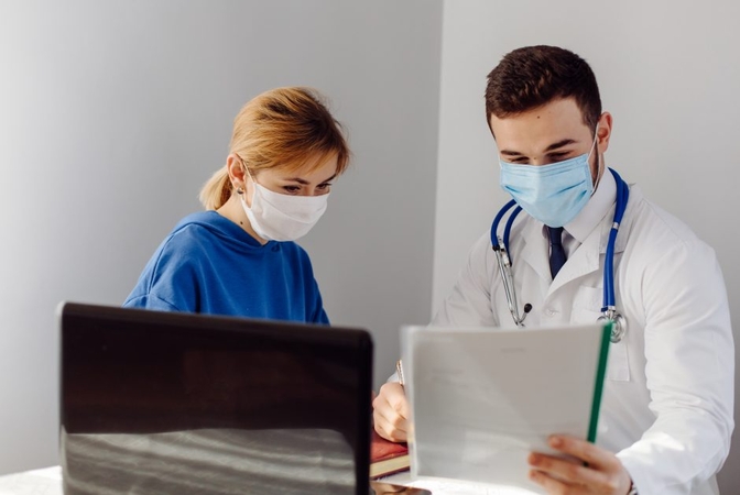 COVID-19 pasiglemžė dar tris gyvybes, dešimt užsikrėtusiųjų mirė dėl kitų priežasčių