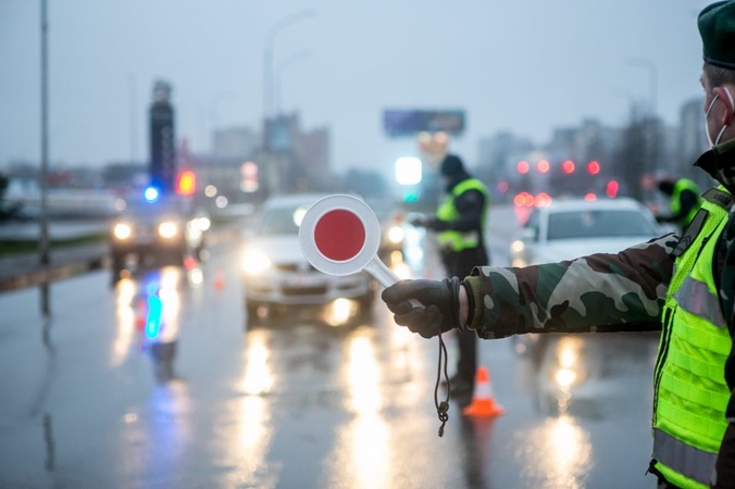 Oficialu: judėjimo ribojimai tarp šalies savivaldybių lieka iki sausio pabaigos