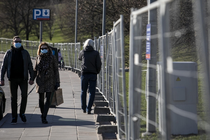 Atnaujinti užsikrėtusiųjų maršrutai: kur keliavo virusas?