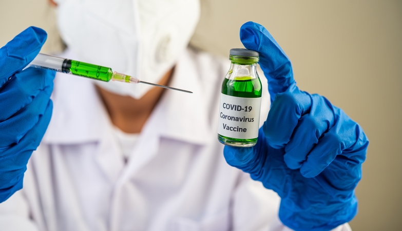 „AstraZeneca“ vakcinos nuo COVID-19 veiksmingumas – apie 70 procentų