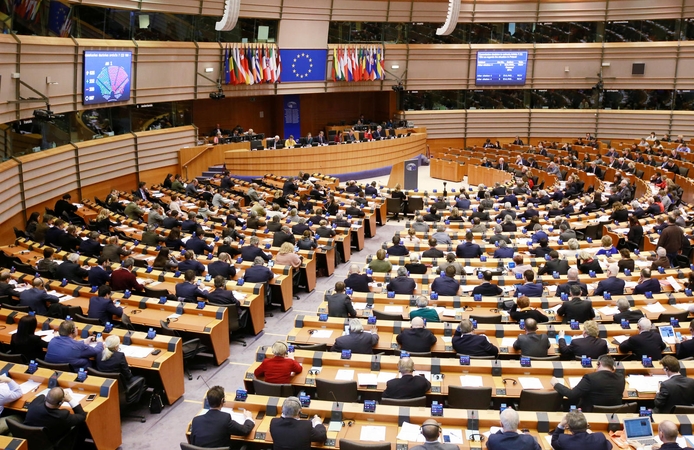 Europos Parlamentas smerkia Lenkijos užmojus bausti už lytinį švietimą