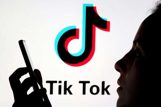 Kinija kaltina Jungtines Valstijas „atvirai tyčiojantis“ dėl „TikTok“