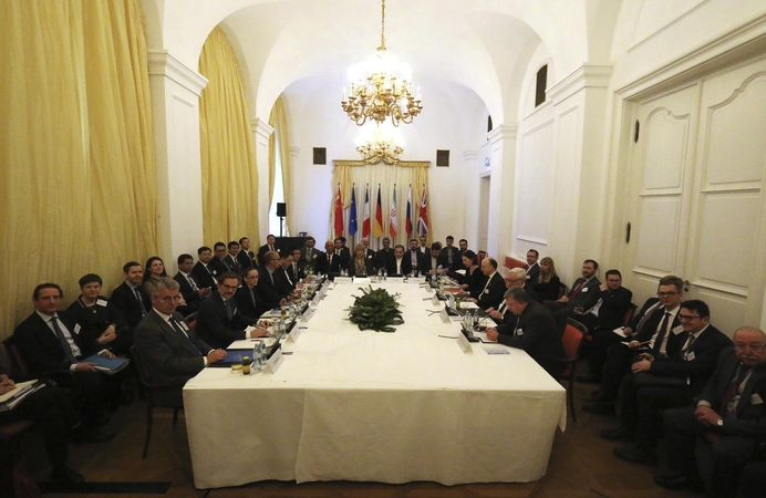 Tarptautinio susitarimo su Iranu komisija renkasi jo gelbėti