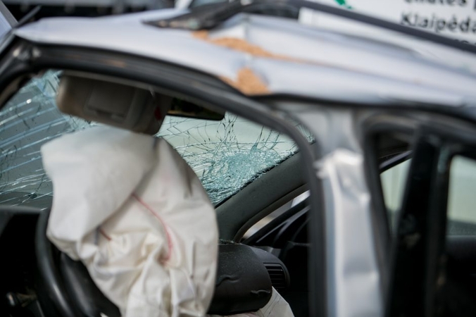 Savaitgalį šalies keliuose pasipylė avarijos: žuvo trys žmonės