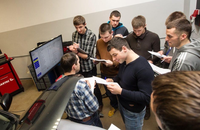 Aktualu studentams: gali tikėtis nedarbo išmokų