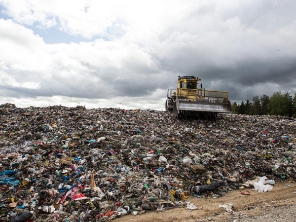Karantinas Lietuvoje: plastiko maišelių naudojama daugiau, išaugo ir atliekų apimtys