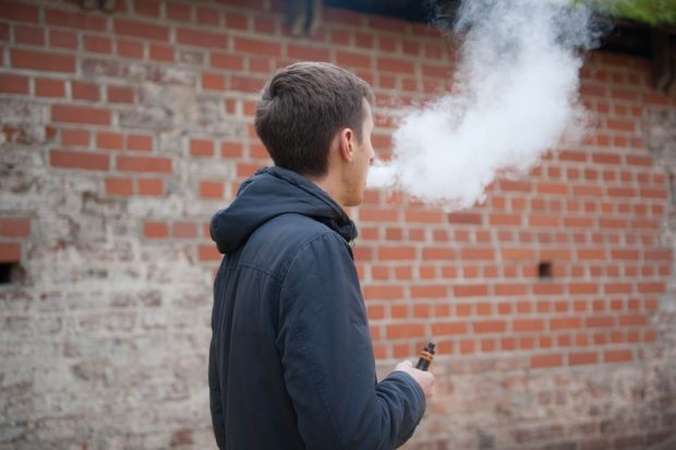 Seime svarstoma nauja elektroninių cigarečių prekybos tvarka