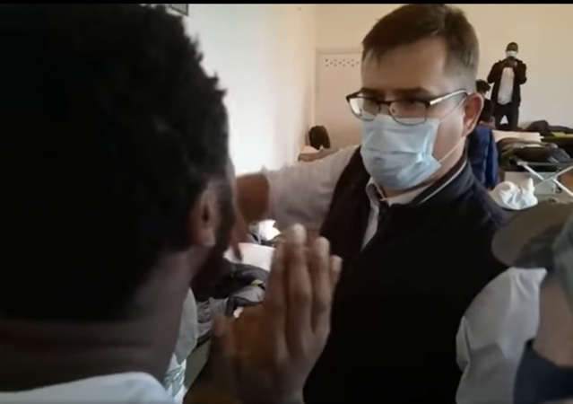 L. Kasčiūnas apie kritiką dėl bendravimo su migrantais: kartais reikia svečią pastatyti į vietą