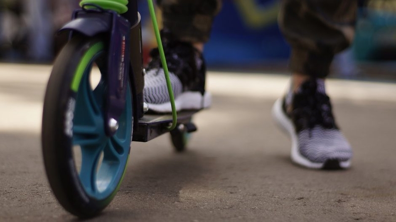 Girtas paspirtuko vairuotojas savo nuodėmes bandė išpirkti 85 eurų kyšiu