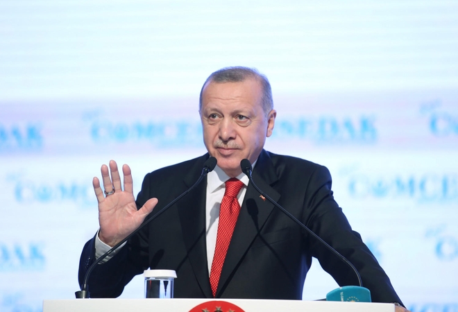 Turkija E. Macronui: pasitikrinkite, ar jūsų nėra ištikusi smegenų mirtis