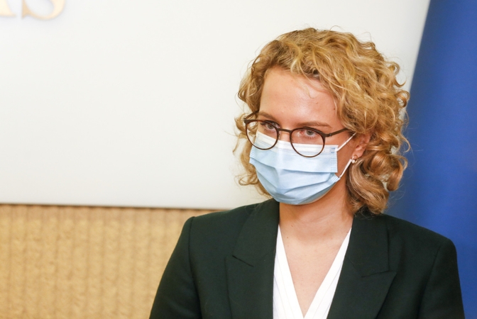 A. Armonaitė: smulkioji ne maisto prekyba leidžiama, jei tai daroma bekontakčiu, saugiu būdu