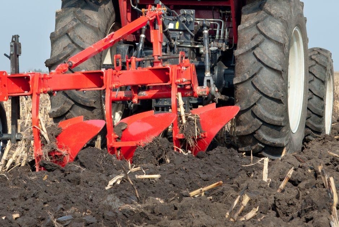Žemės ūkio padangų tvarkymą siūloma apmokestinti atskirai