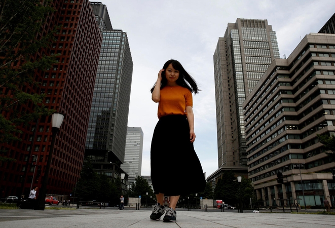Karą su aukštakulniais darbe sukėlusi japonė: kova tik prasidėjo