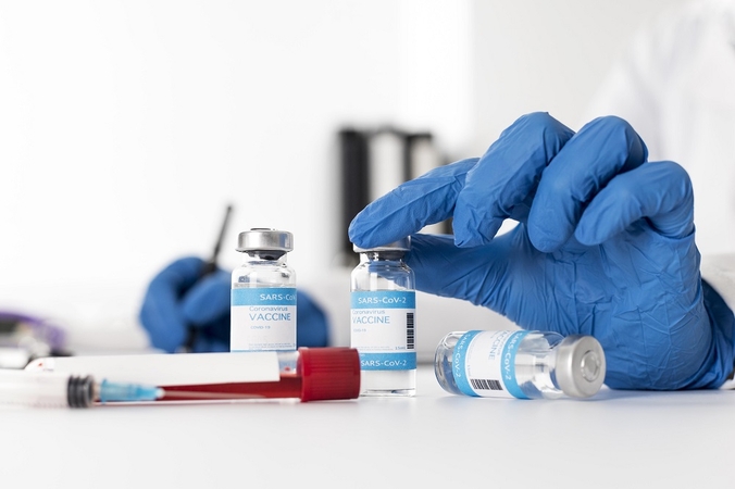 „BioNTech“ ir „Pfizer“ perpus sumažino planuojamą keturių savaičių vakcinos dozių skaičių