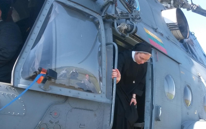 Šimtmečio švente aerodrome susidomėjo ir vienuolės
