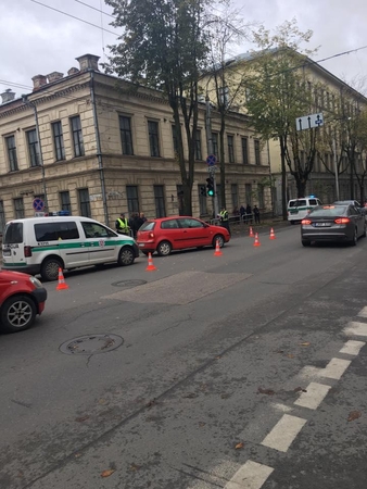Kauno centre partrenktas dviratininkas