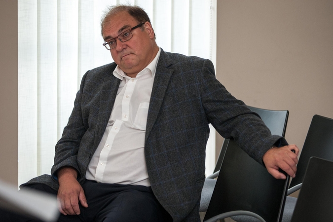 Į teismą važinėja iš Briuselio
