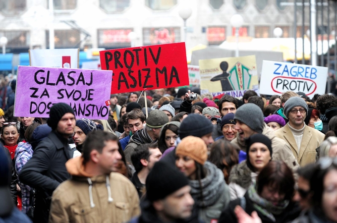 Kroatijoje vyksta referendumas dėl gėjų santuokų uždraudimo