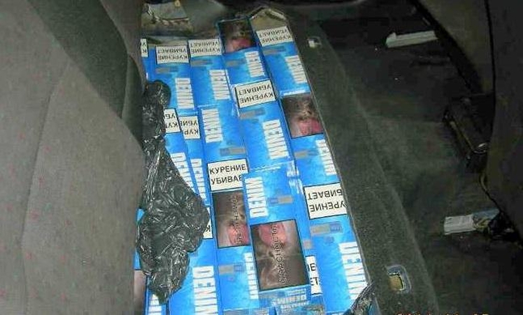 Pasienyje su kontrabandinėmis cigaretėmis įkliuvo Indijos pilietis