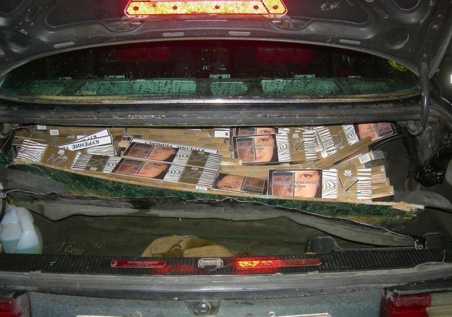 Rusijos pilietis automobilyje slėpė kontrabandines cigaretes