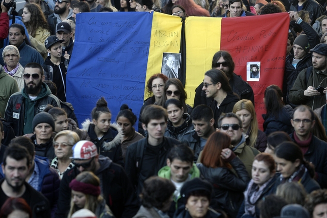 Rumunijoje per gaisrą klube žuvusių žmonių skaičius padidėjo iki 29