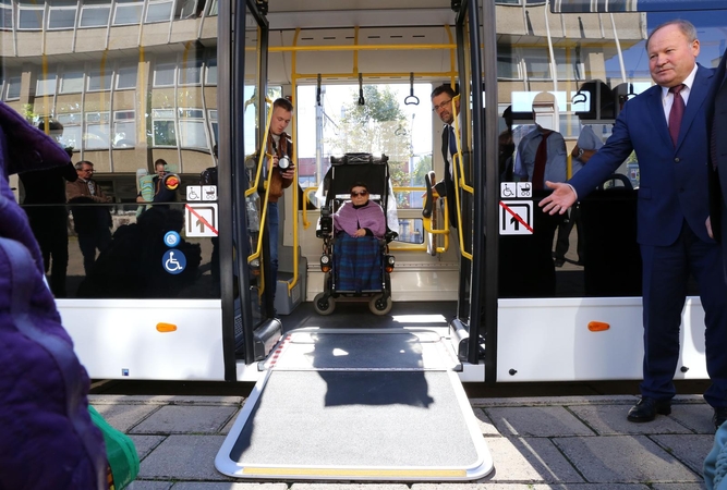 Į Lapes važinės žemagrindis autobusas