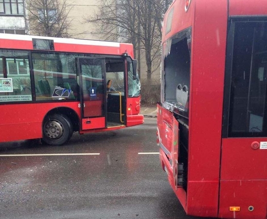 Susidūrusių autobusų keleiviai atsipirko tik išgąsčiu?