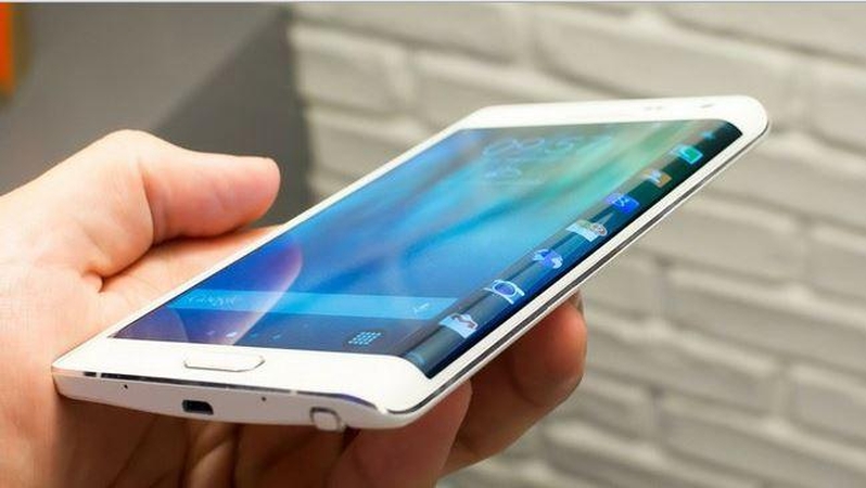 "Samsung" paaiškino, kam reikalingas "Galaxy Note Edge" šoninis ekranas