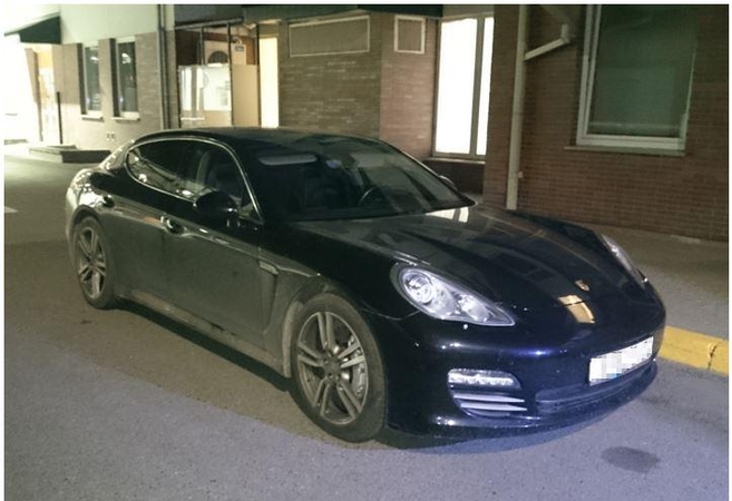 Pasieniečiai sulaikė prabangų baltarusio vairuotą „Porsche“ automobilį