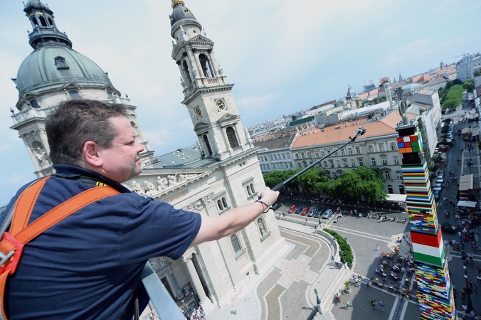 Rekordinis bokštas: 5 dienos, 5 tūkst. savanorių ir 500 tūkst. kaladėlių