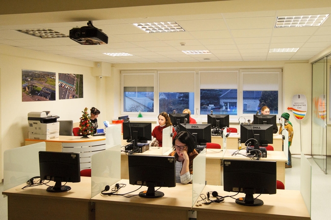 Rajono gyventojai vis rečiau varsto valdininkų duris