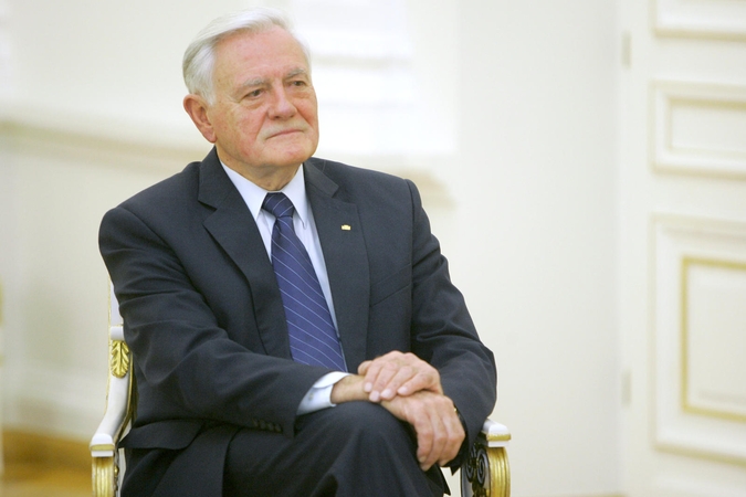 V. Adamkus: mano širdis – pabėgėlių pusėje