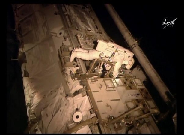 JAV astronautai atviroje erdvėje baigia šaldymo sistemos remontą