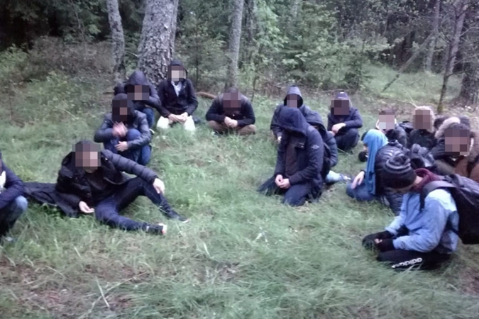 Pasieniečiai į šalį neleido patekti dar 58 migrantams