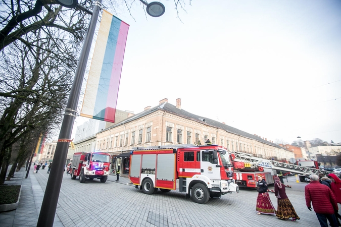Laisvės alėjoje – nekasdienis vaizdas: sulėkė gausios ugniagesių pajėgos 