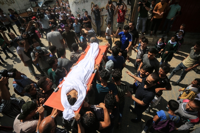 Palestiniečių berniukas, pašautas per protestą Gazos Ruožo pasienyje, neišgyveno