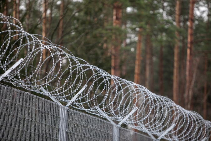 Pasienyje su Baltarusija apgręžta dar kelios dešimtys migrantų